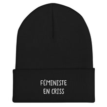 Bonnet brodé féministe en criss