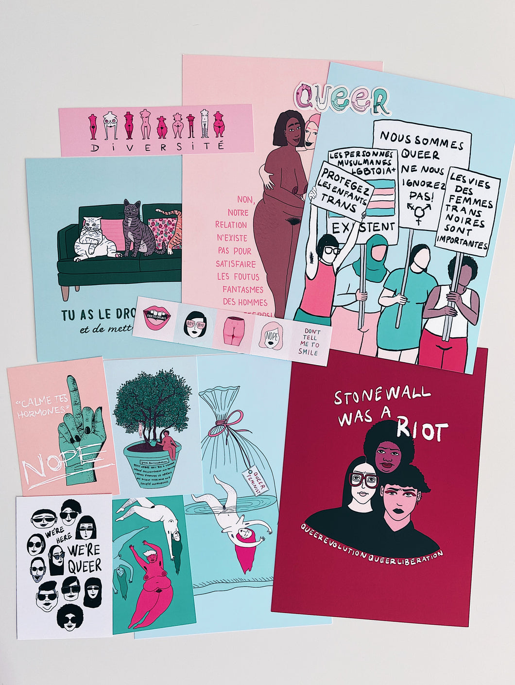 Kit promo #3 LGBTQIA+ : 5 prints A4, cartes postales, stickers et signet